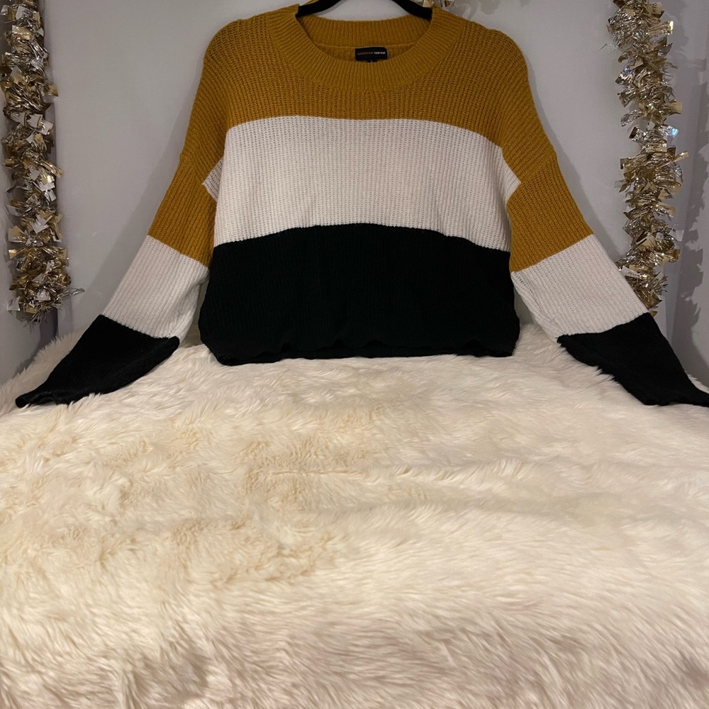 Ambiance Apparel Color Block Size L.